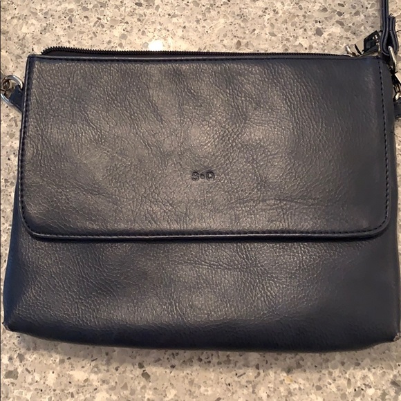 Vegan leather navy S-Q purse! - Picture 2 of 4